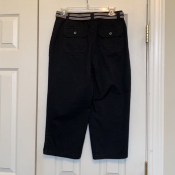 Gloria Vanderbilt Black Capris - Picture 2 of 4